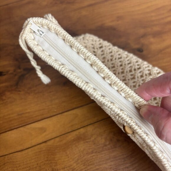 Handmade Macrame Clutch With Wooden Beads & Zipper Closure Boho Retro vintage - Picture 3 of 9